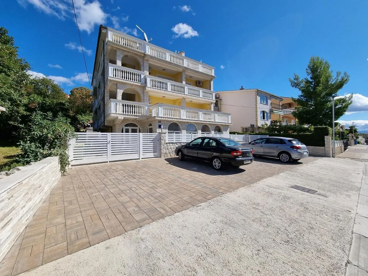 Apartments Chiara ツリクヴェニツァ