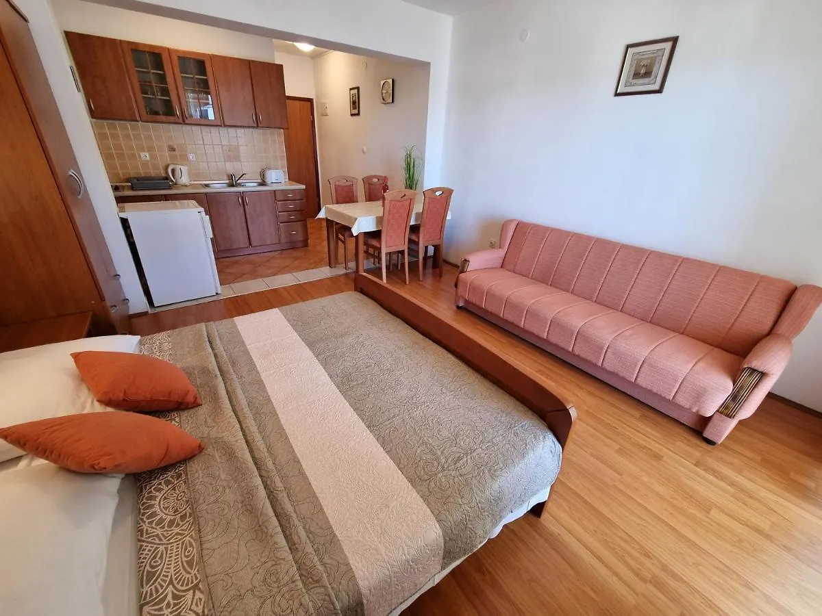 Apartments Chiara ツリクヴェニツァ